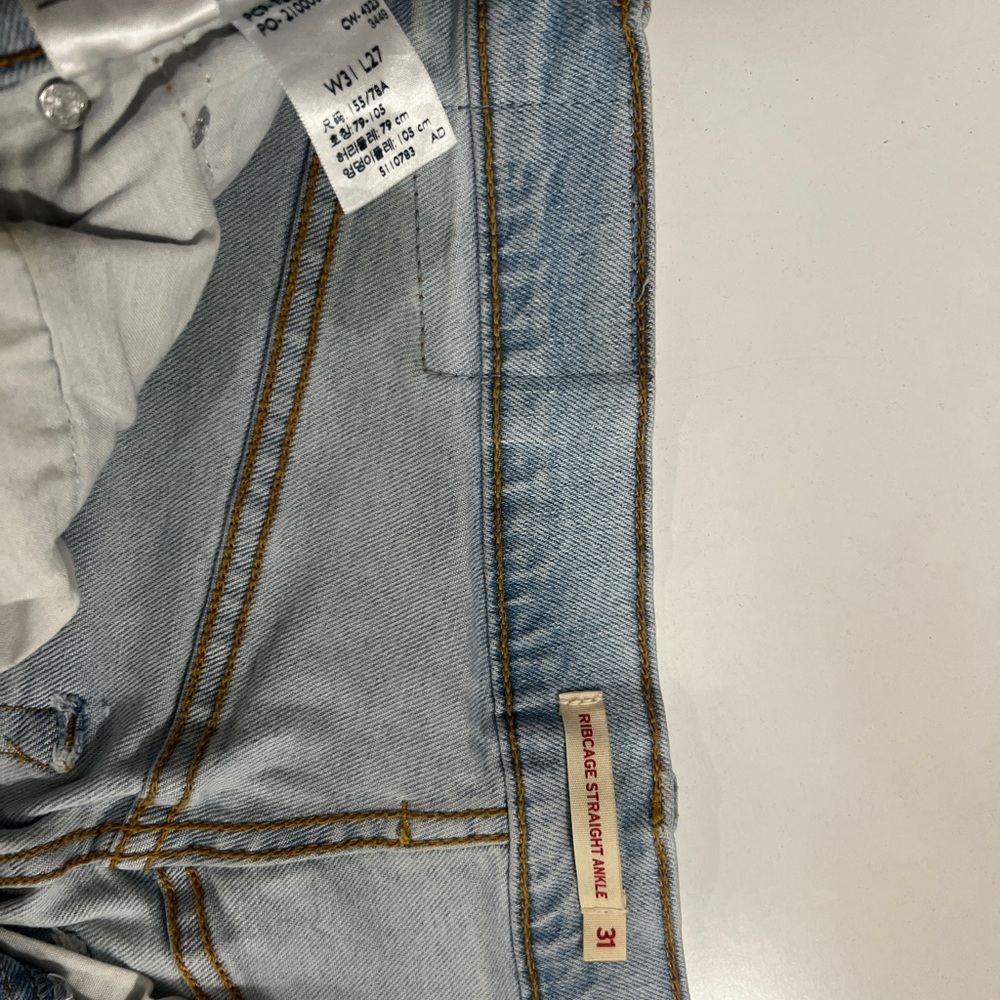 Levi's Women's Ribcage Straight Ankle Jeans - Picture 7 of 9